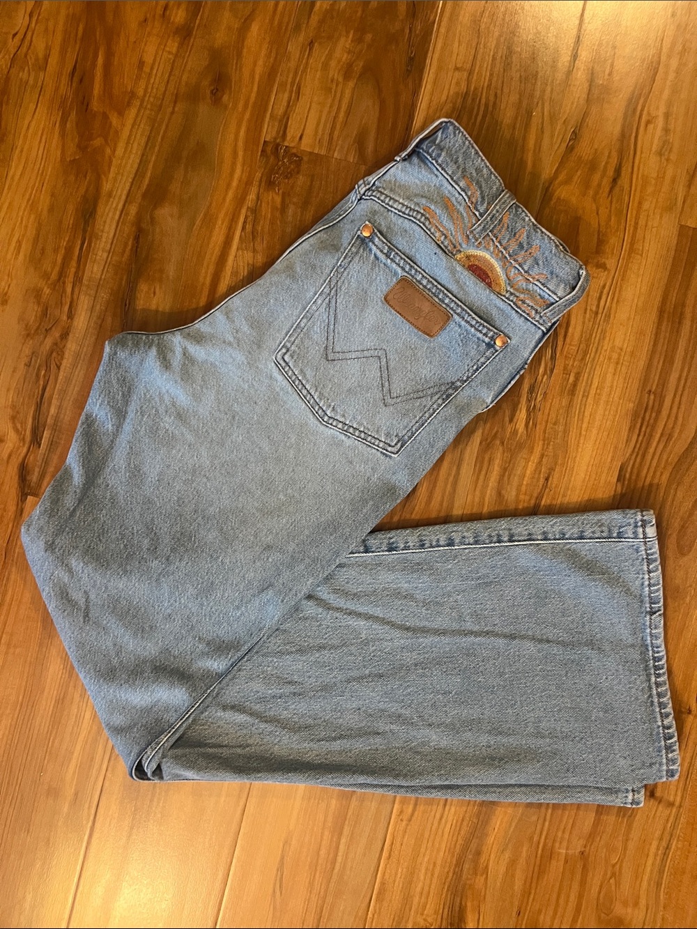 Wrangler woman’s boho boot 31 x32 Light Blue  high rise Denim Jeans